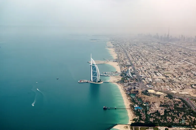 Burj Al Arab und die Küste Dubais